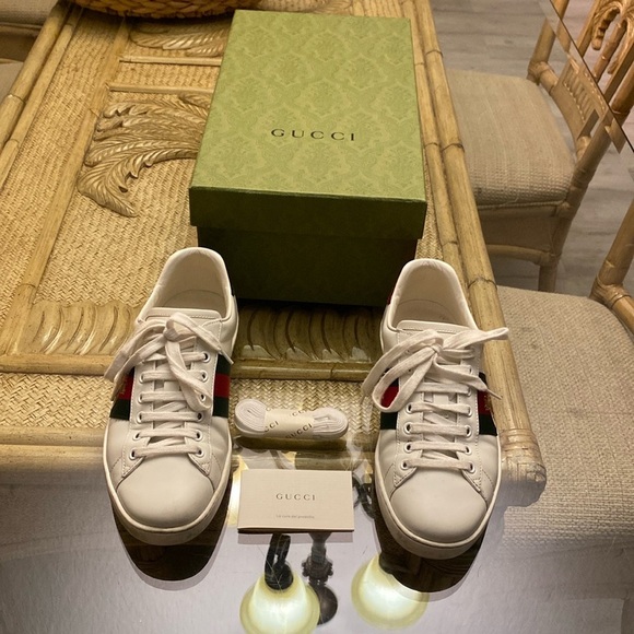 Gucci Womens Ace Sneakers, size
9.5 - 10, barely worn, in box, new laces - Picture 8 of 8